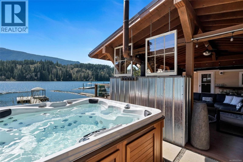 8624 North Shore Road Lake Cowichan British Columbia, V0R 2G0 - 3 Bedrooms Waterfront Home For sale