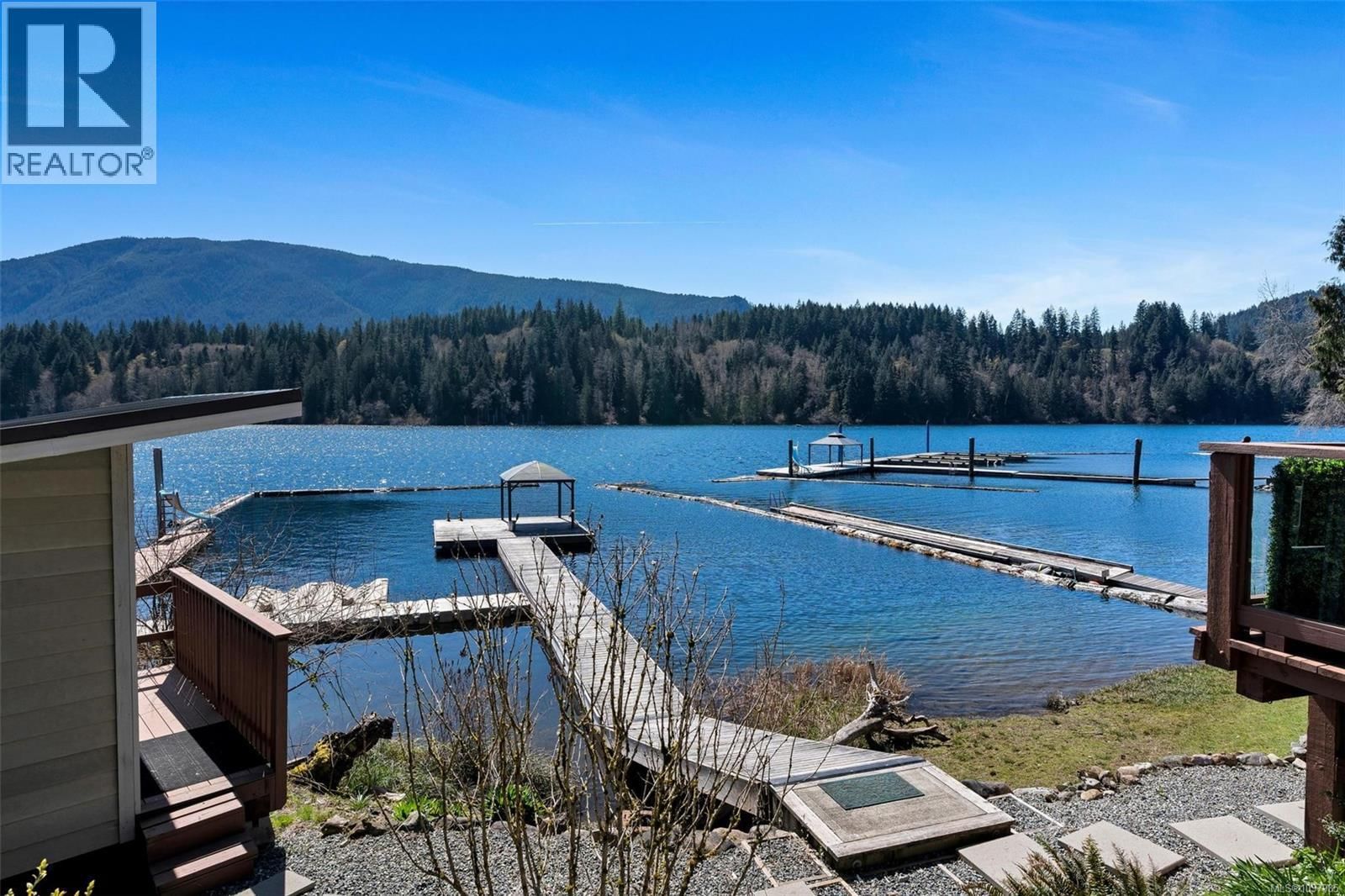 8624 North Shore Road property photo