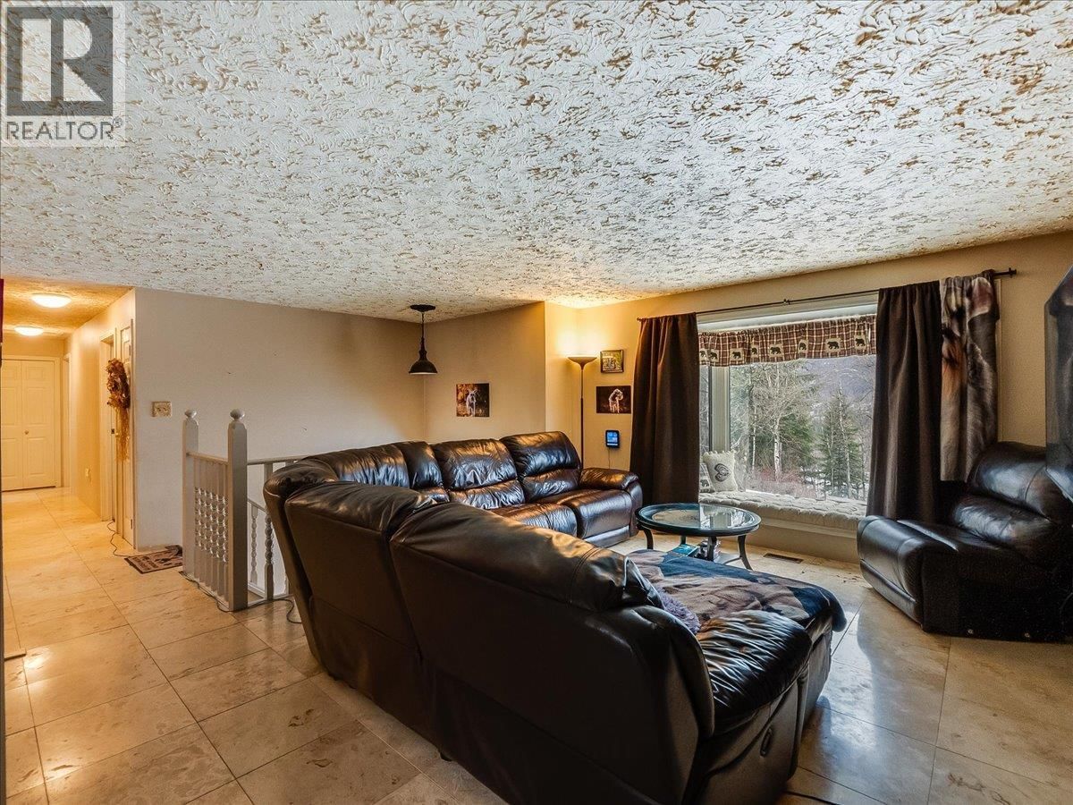 1076 COLUMBIA GARDENS ROAD Image 29