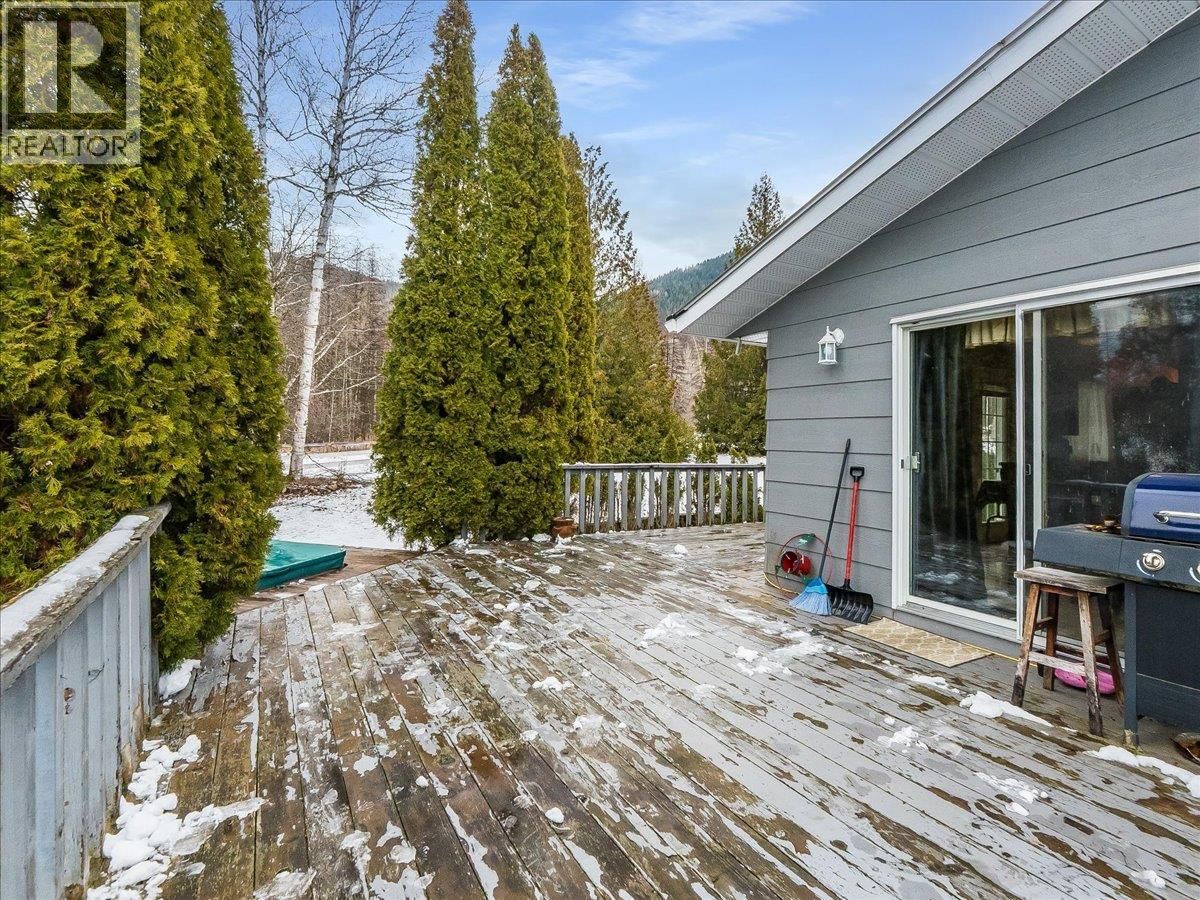 1076 COLUMBIA GARDENS ROAD Image 65