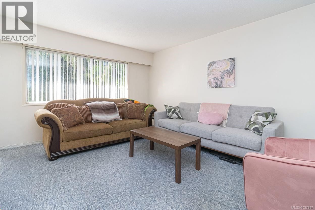 204 710 Lampson Street property photo