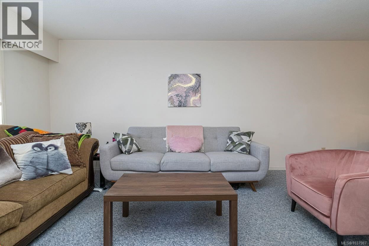 204 710 Lampson Street property photo