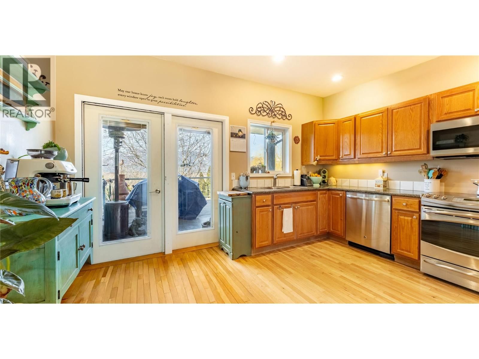 235 3RD AVENUE SOUTH Image 12