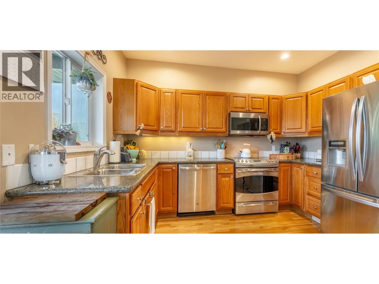 235 3RD AVENUE SOUTH Image 13