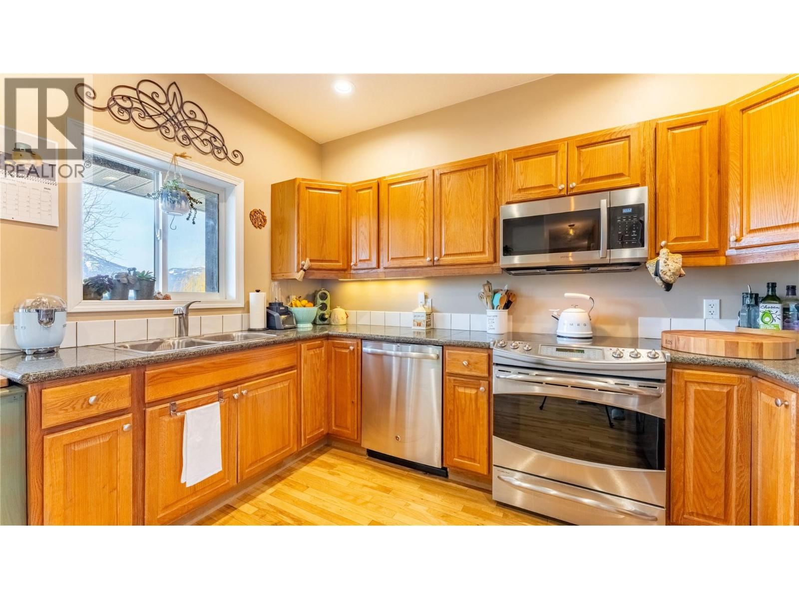 235 3RD AVENUE SOUTH Image 14