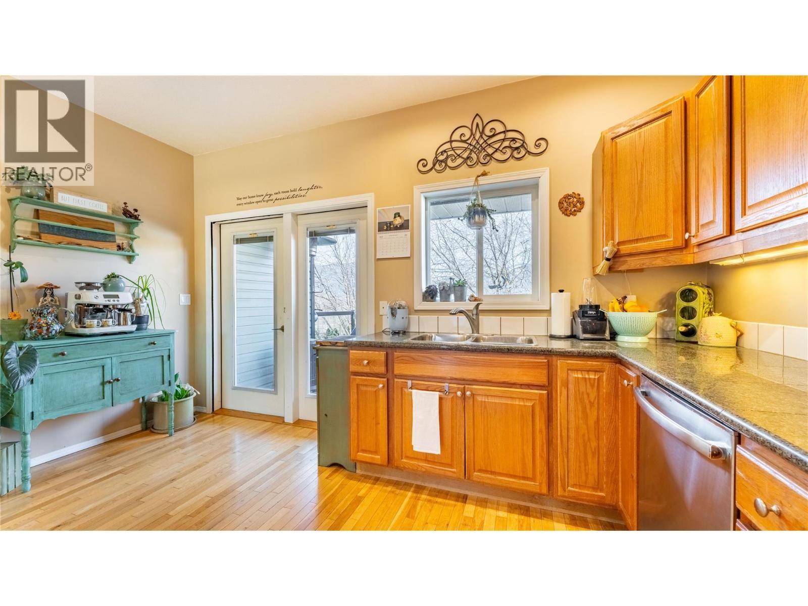 235 3RD AVENUE SOUTH Image 15