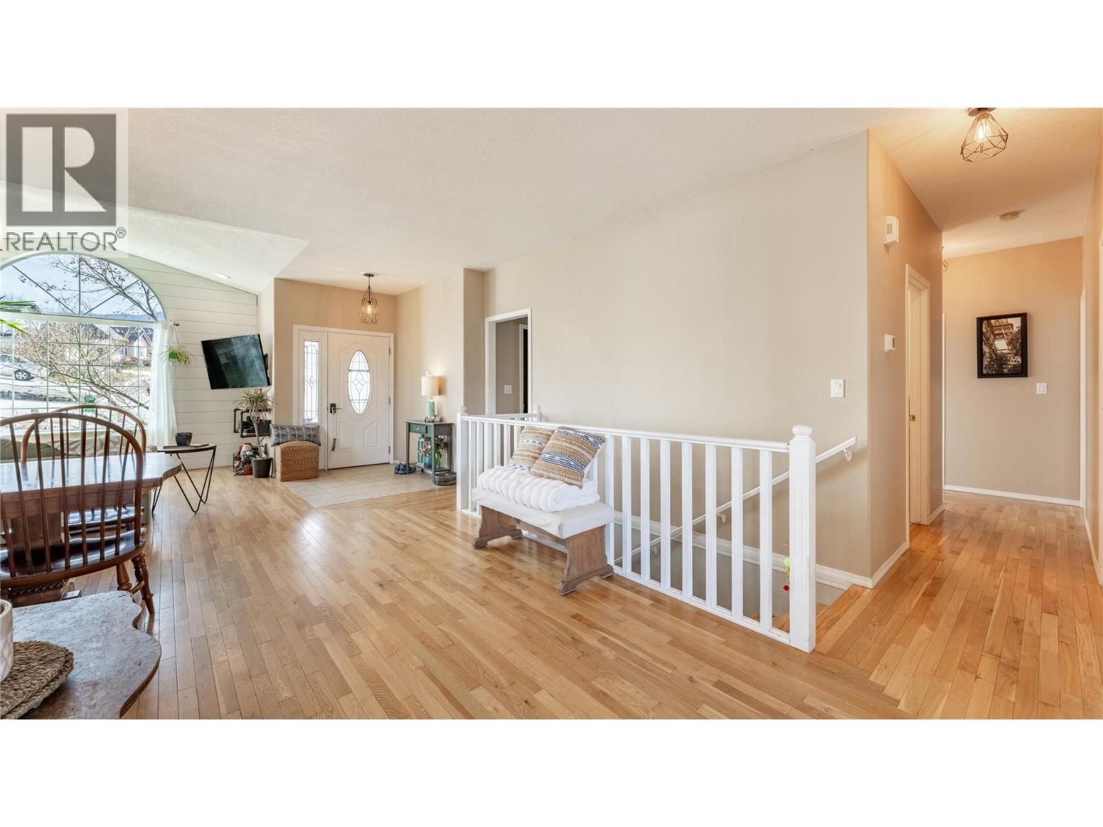 235 3RD AVENUE SOUTH Image 17