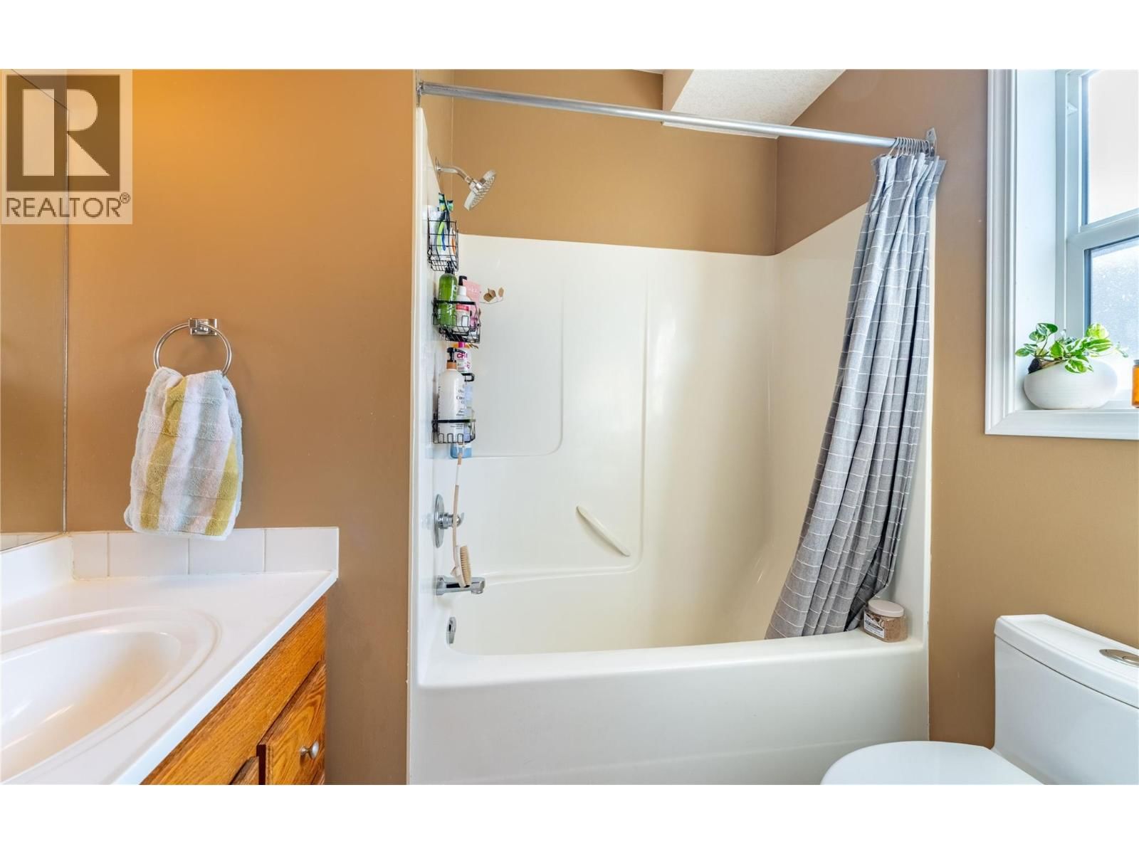 235 3RD AVENUE SOUTH Image 23