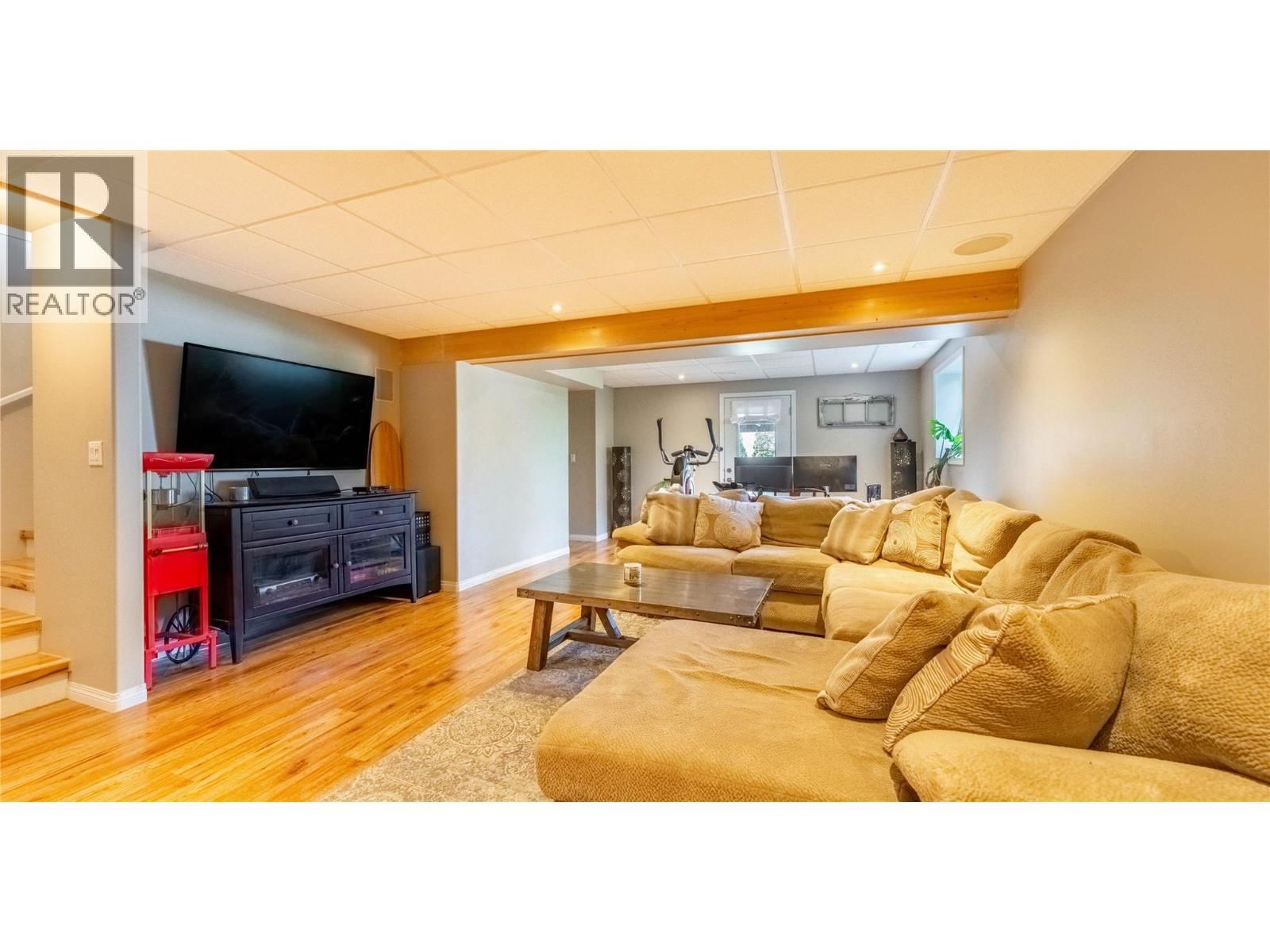 235 3RD AVENUE SOUTH Image 28