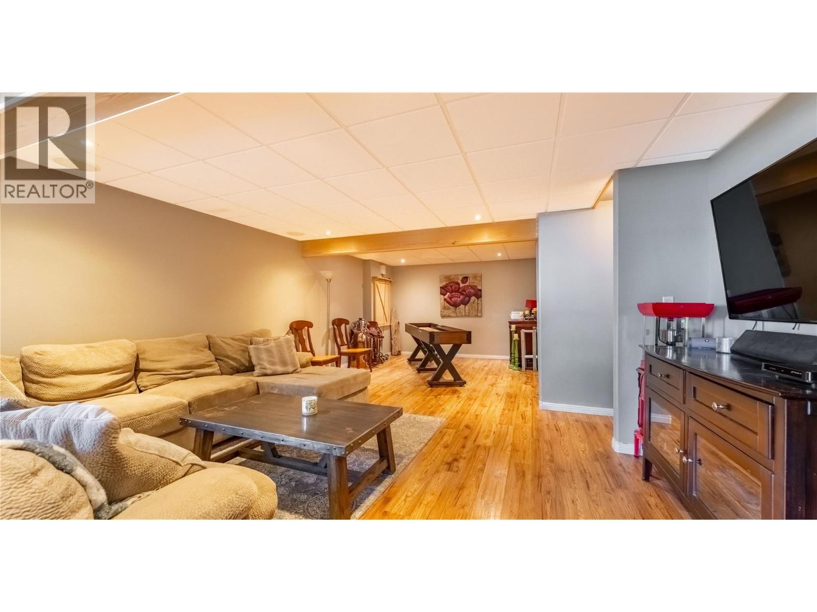 235 3RD AVENUE SOUTH Image 29