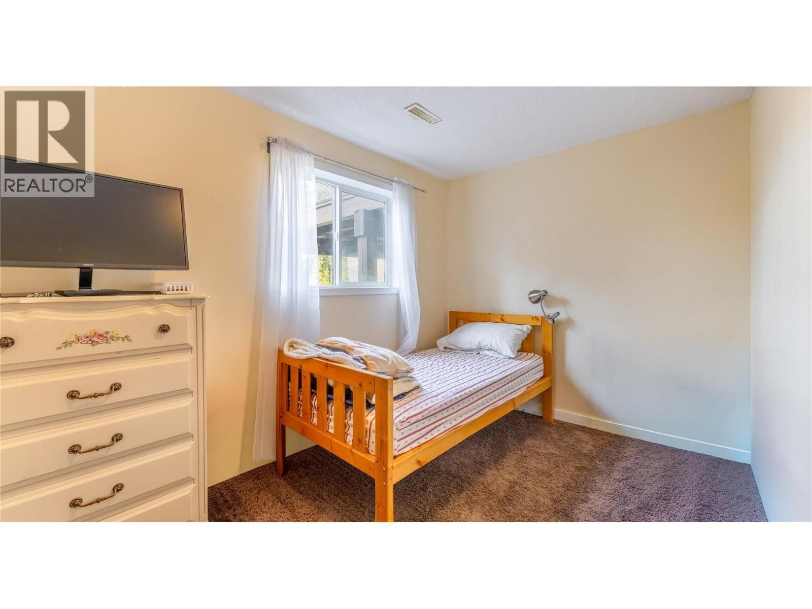 235 3RD AVENUE SOUTH Image 33