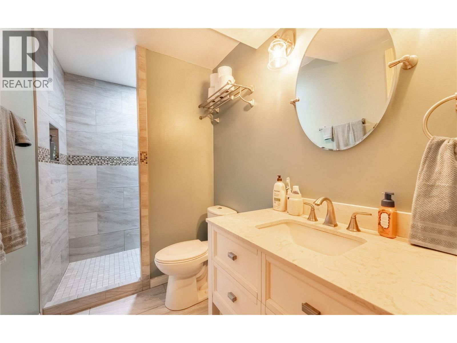 235 3RD AVENUE SOUTH Image 34