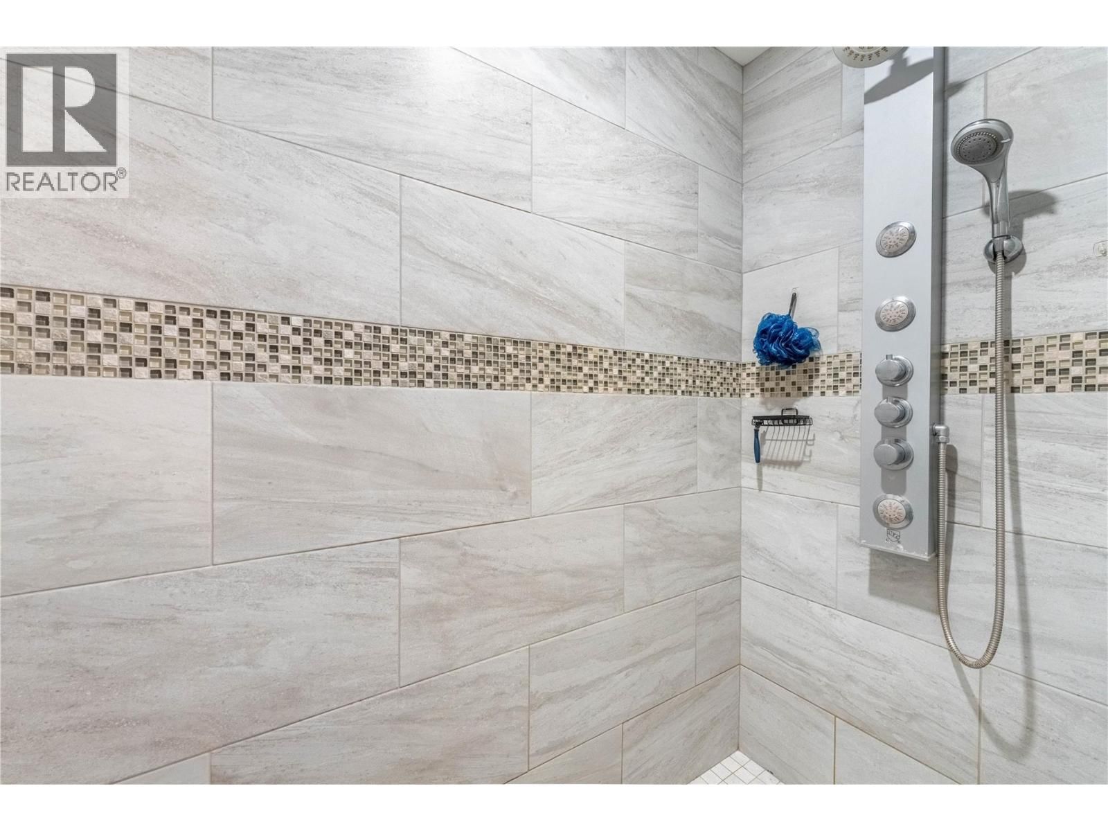 235 3RD AVENUE SOUTH Image 35