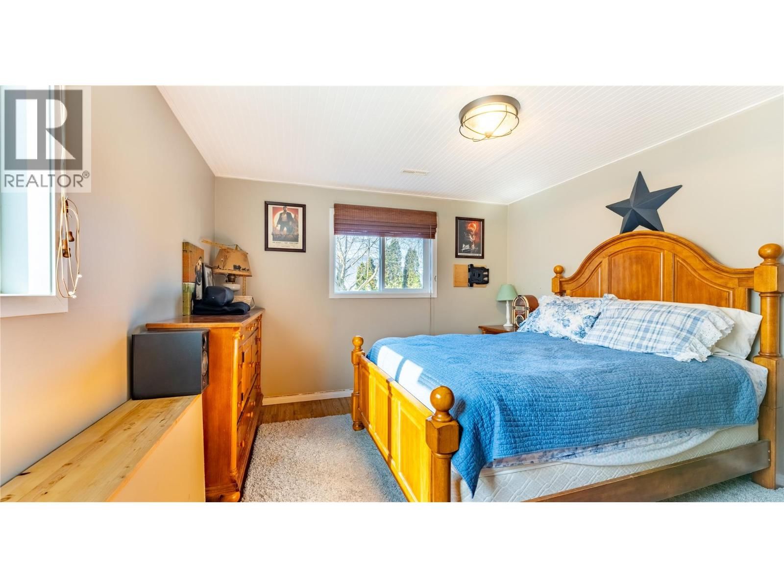 235 3RD AVENUE SOUTH Image 36