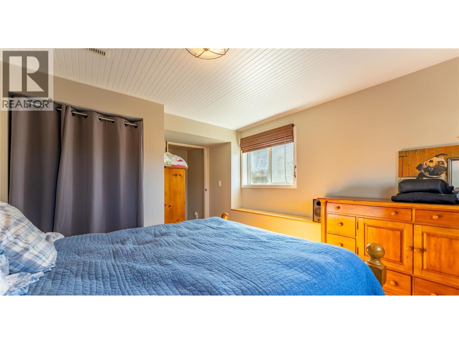 235 3RD AVENUE SOUTH Image 37