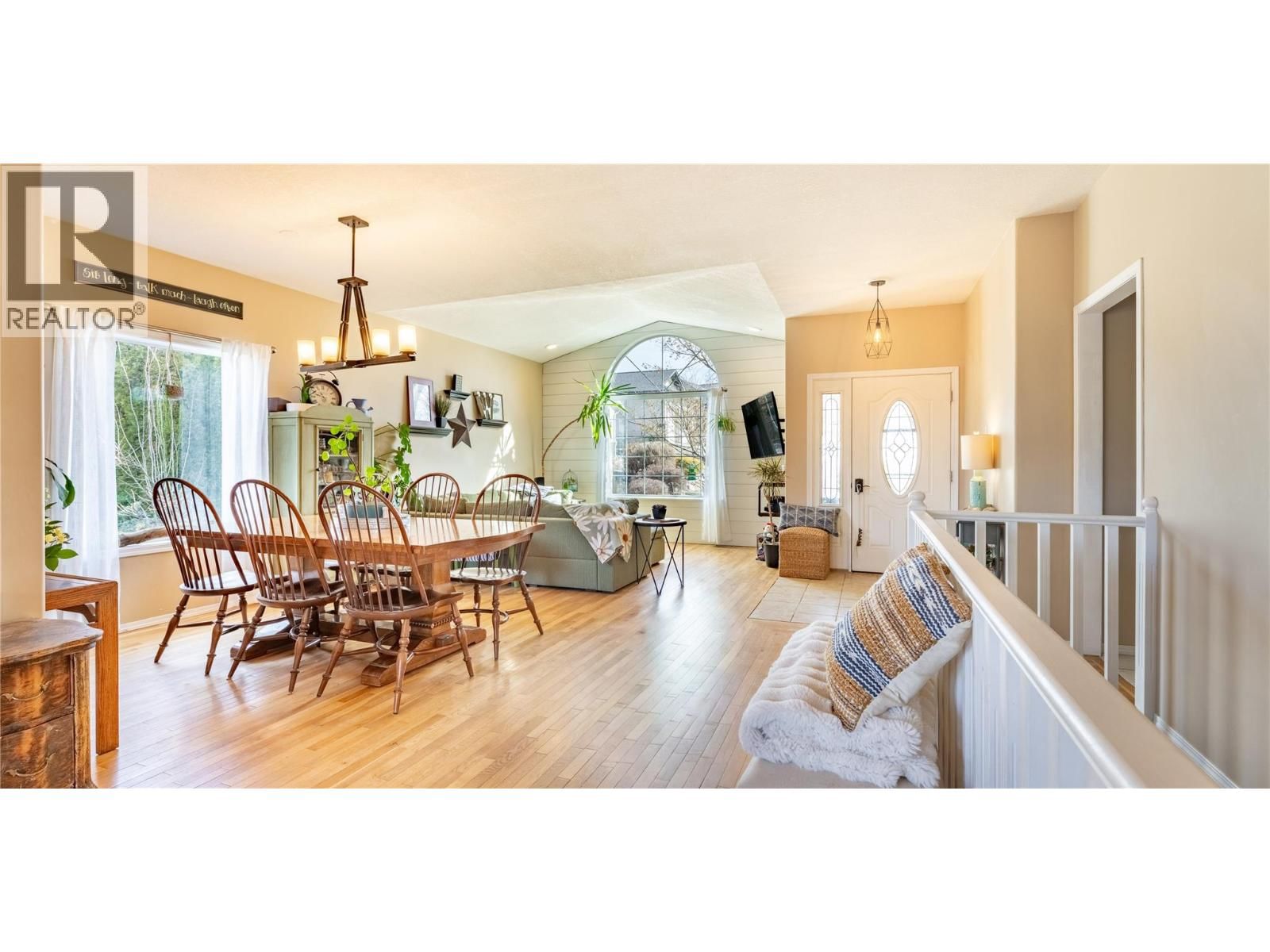 235 3RD AVENUE SOUTH Image 38