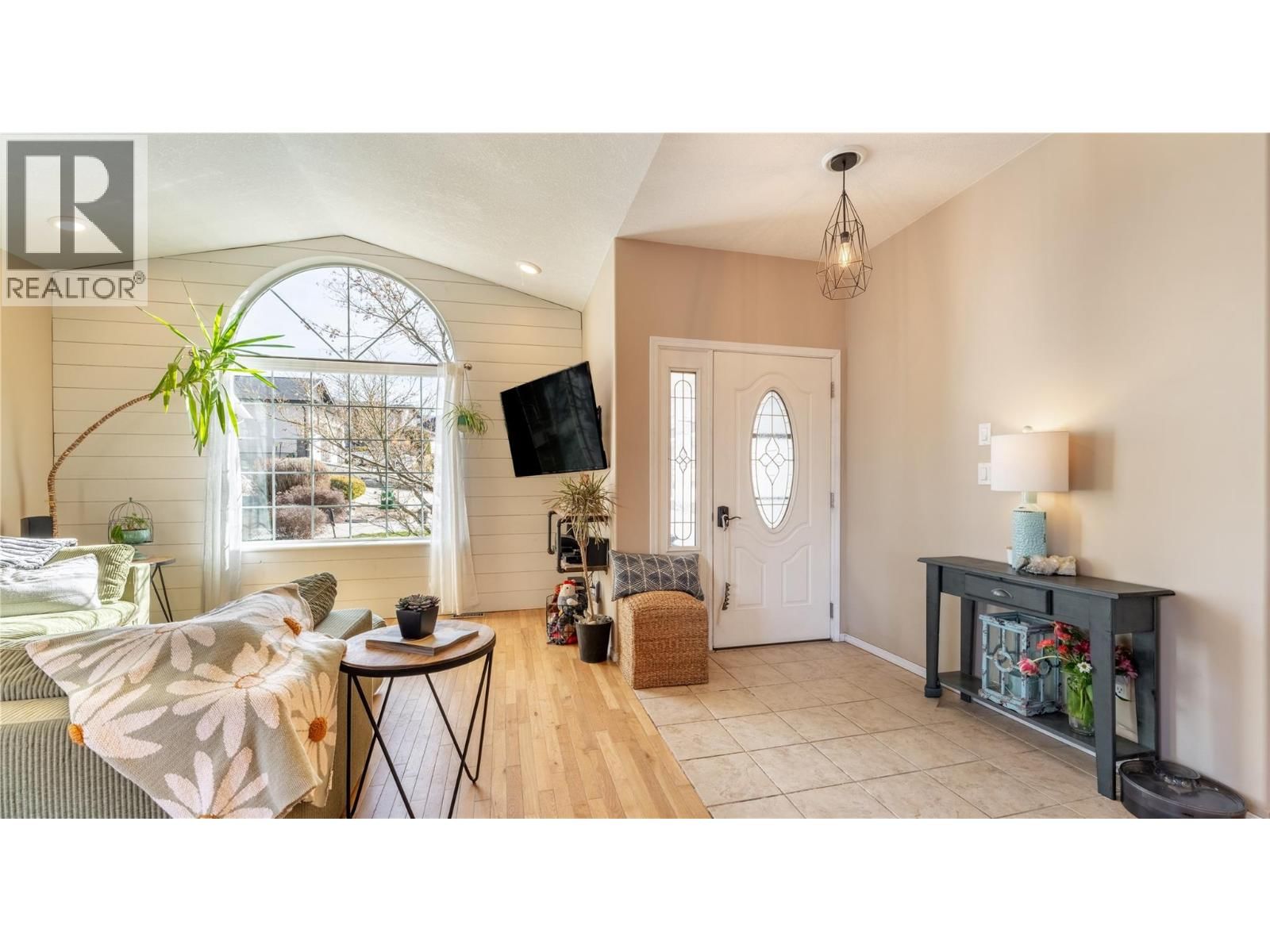 235 3RD AVENUE SOUTH Image 7