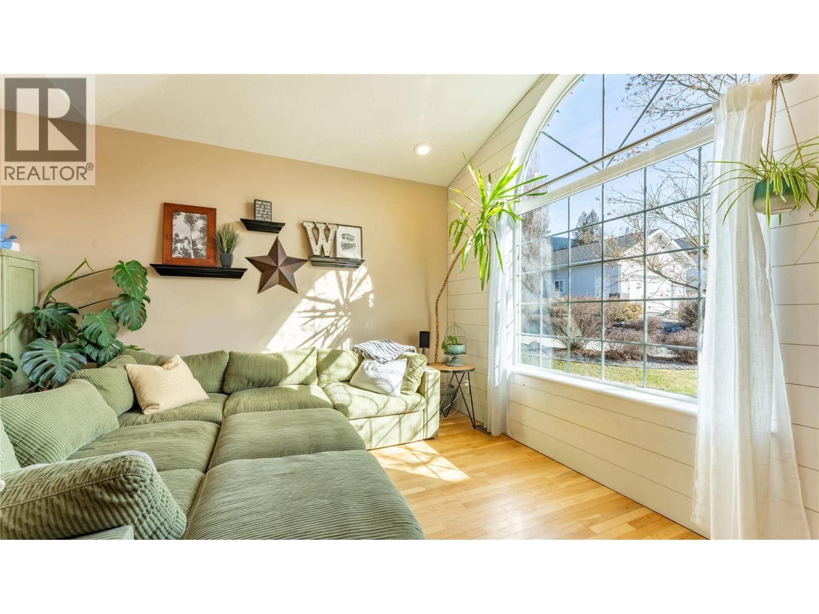 235 3RD AVENUE SOUTH Image 9