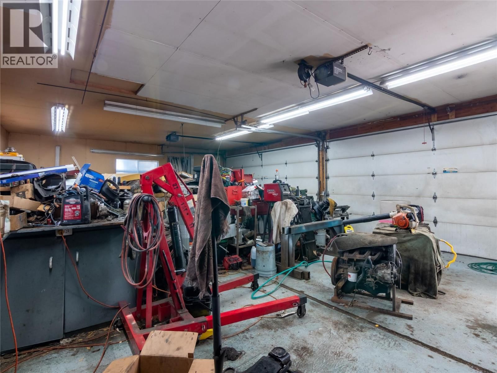 1910 SUTHERLAND ROAD Image 50