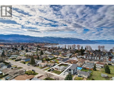3524 Scott Road | Kelowna British Columbia | Slide Image Three