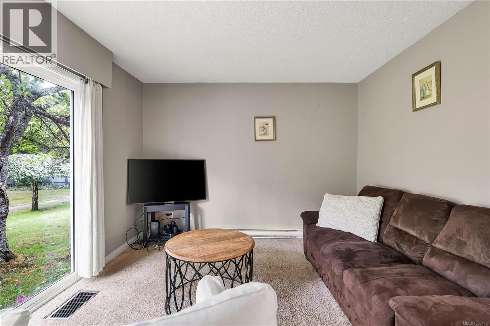 4 3987 Gordon Head Road property photo