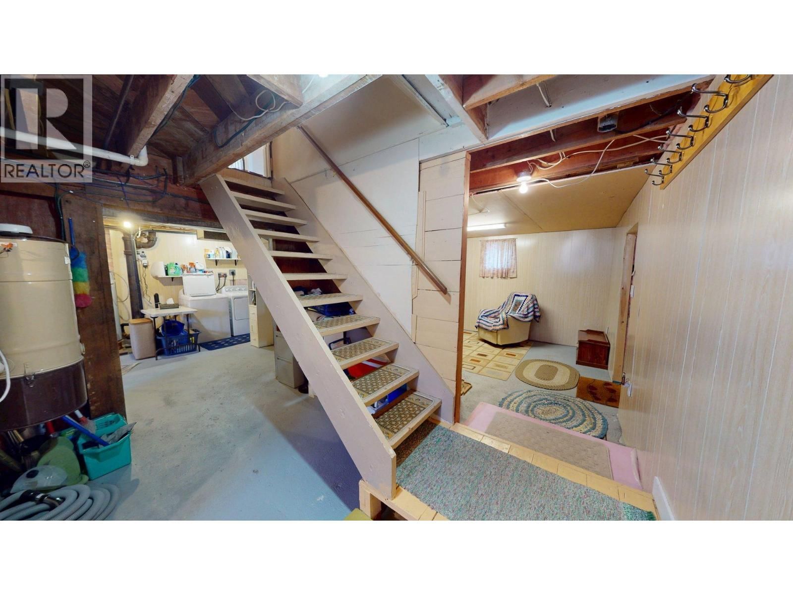 465 11TH AVENUE Image 20