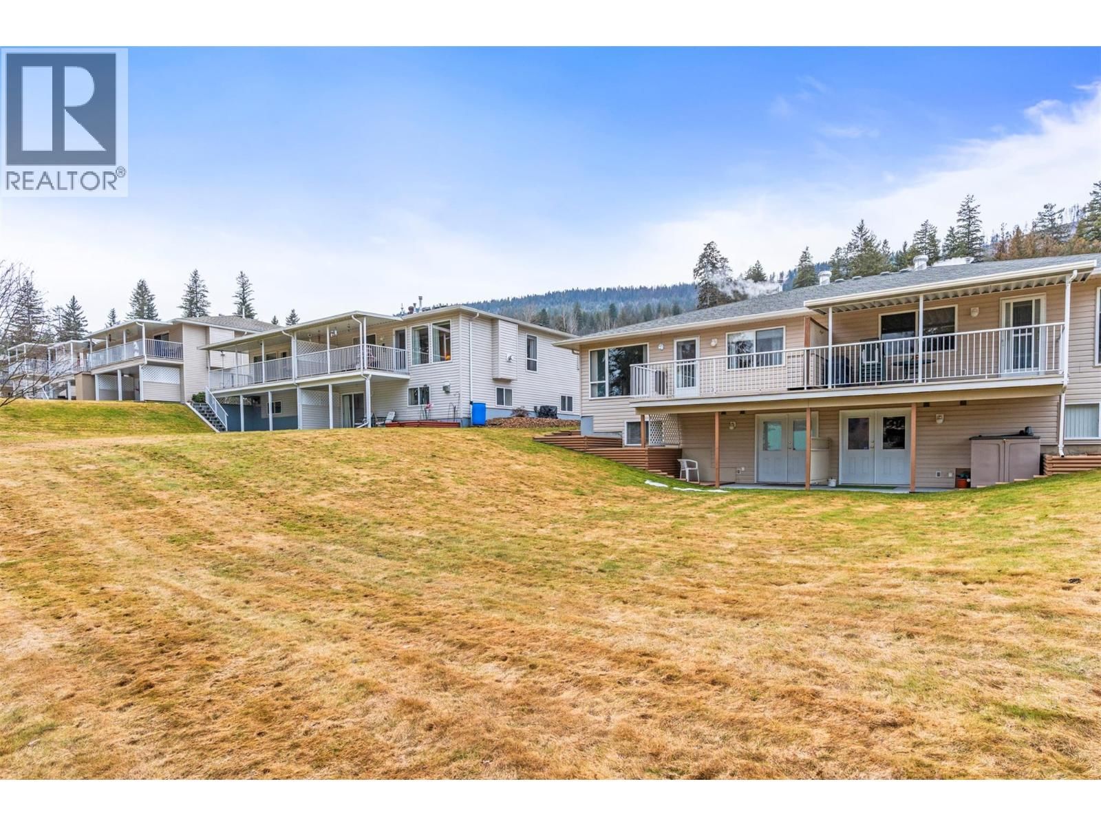 55 - 2675 PINE AVENUE Image 60