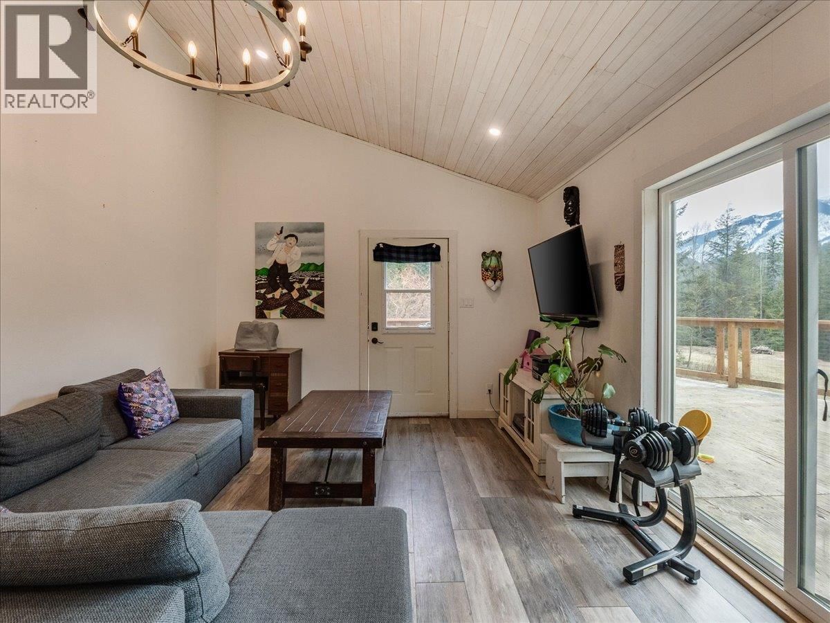 4675 6 HIGHWAY Image 32