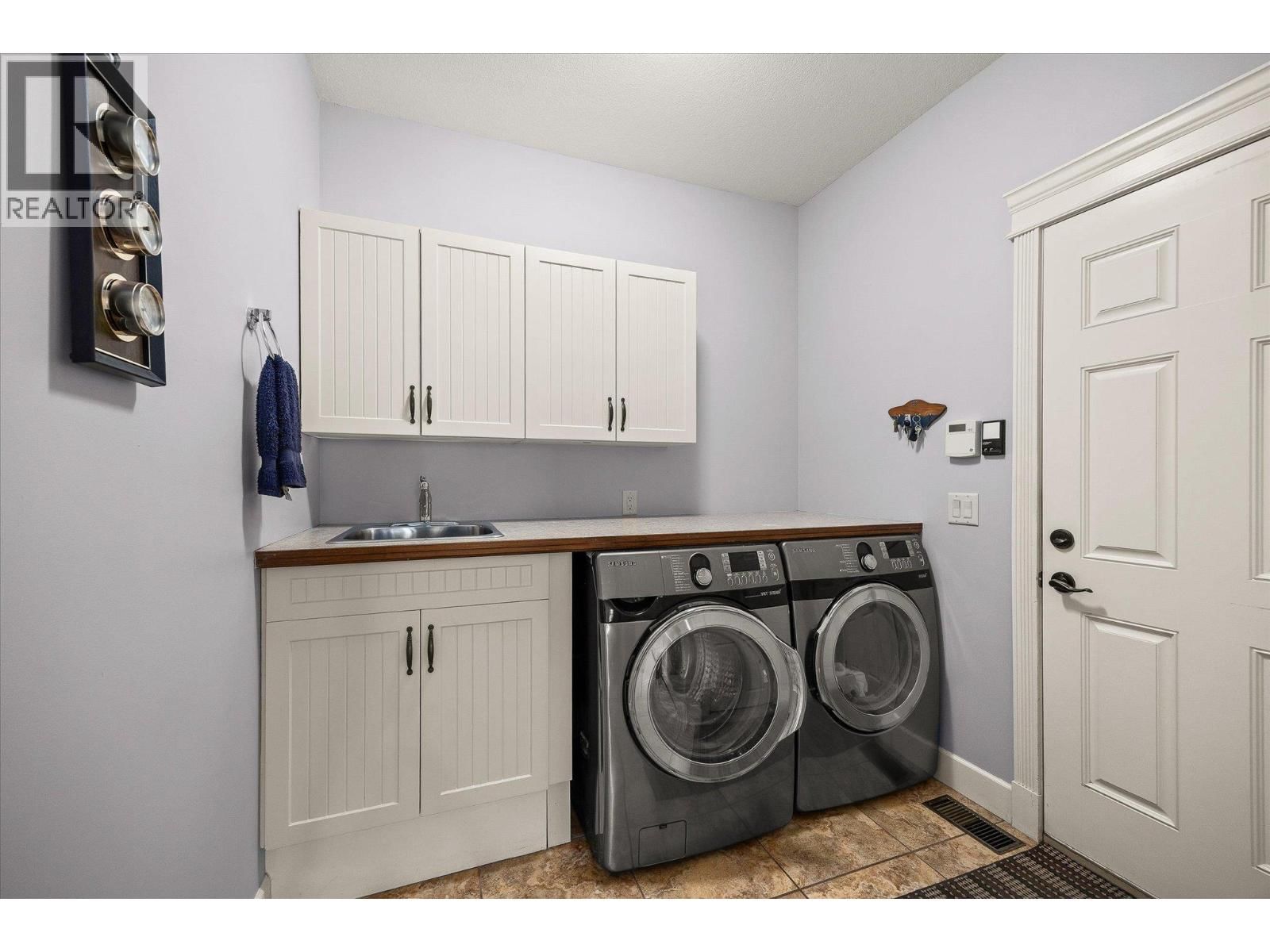 1018 HUME AVENUE Image 26