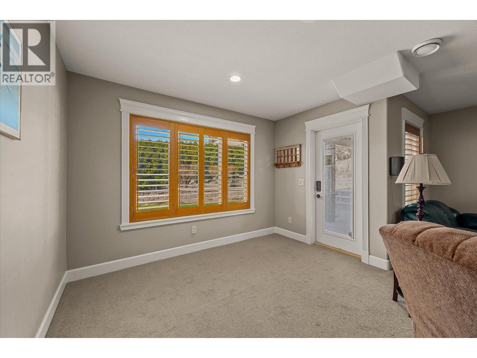 1018 HUME AVENUE Image 39