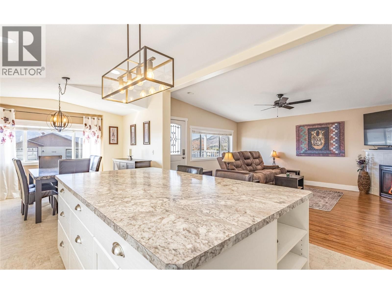 1303 - 2440 OLD OKANAGAN HIGHWAY Image 11