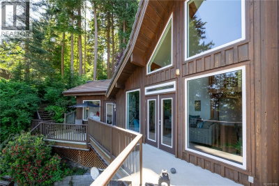 145 Petroglyph Way | Quadra Island British Columbia | Slide Image Twenty-seven