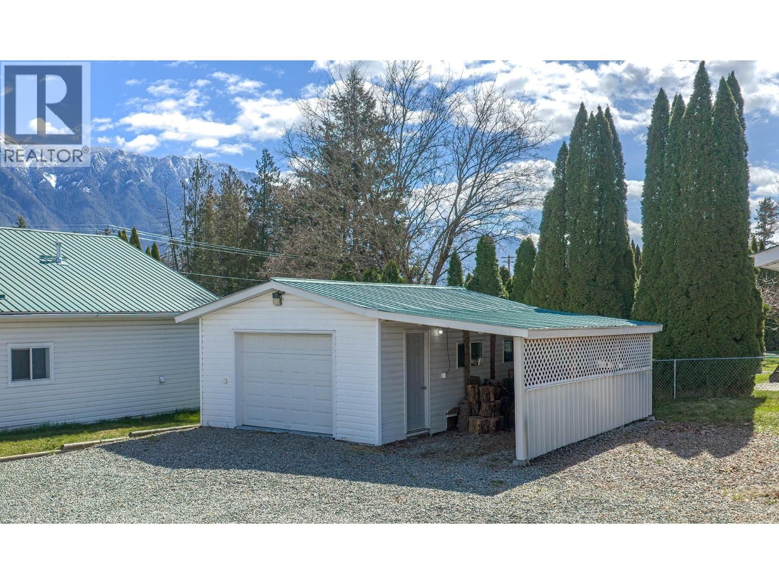 3433 ERICKSON ROAD Image 28