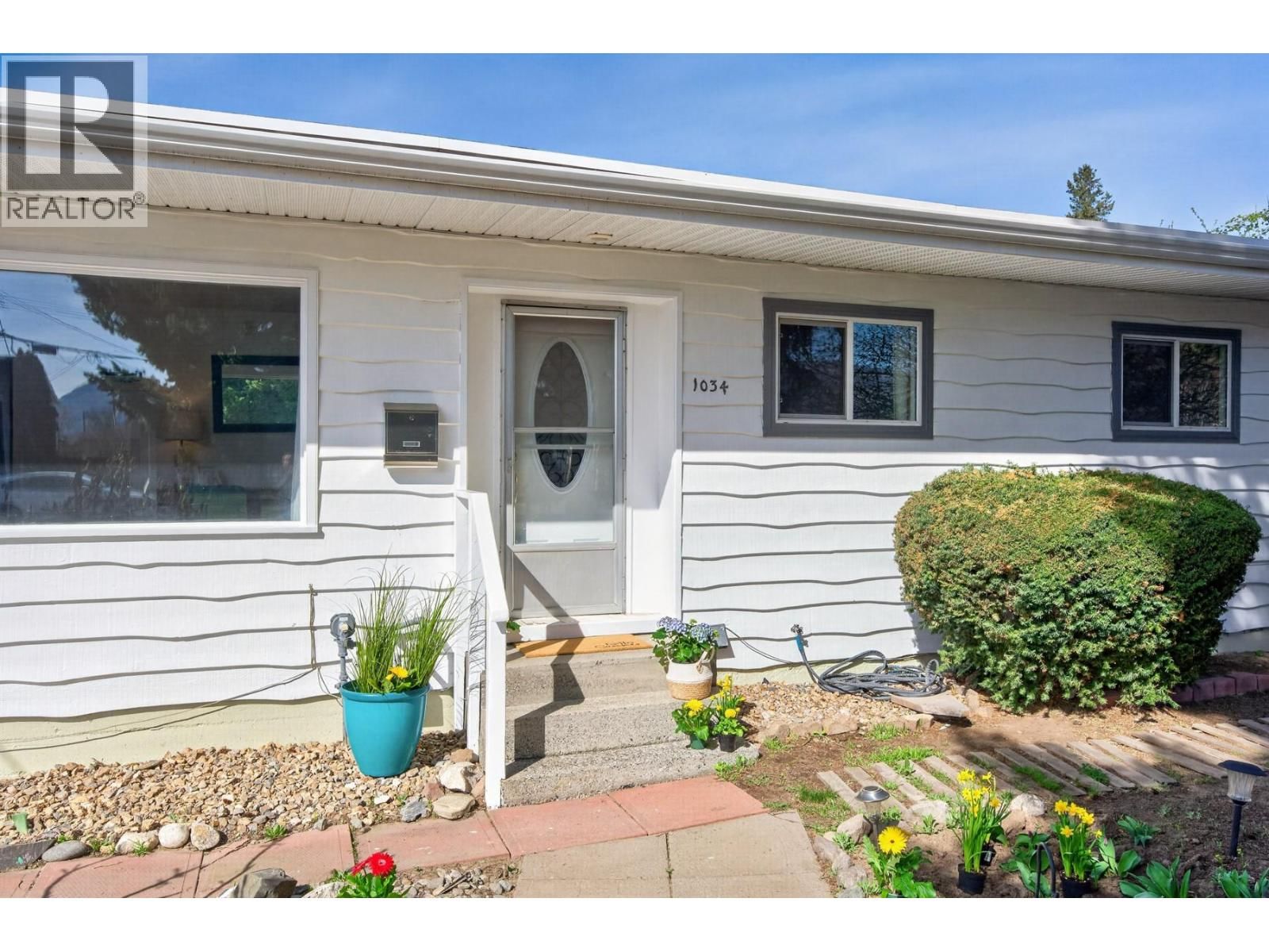 1034 Laroque Street, Kamloops, British Columbia V2B 5L5
