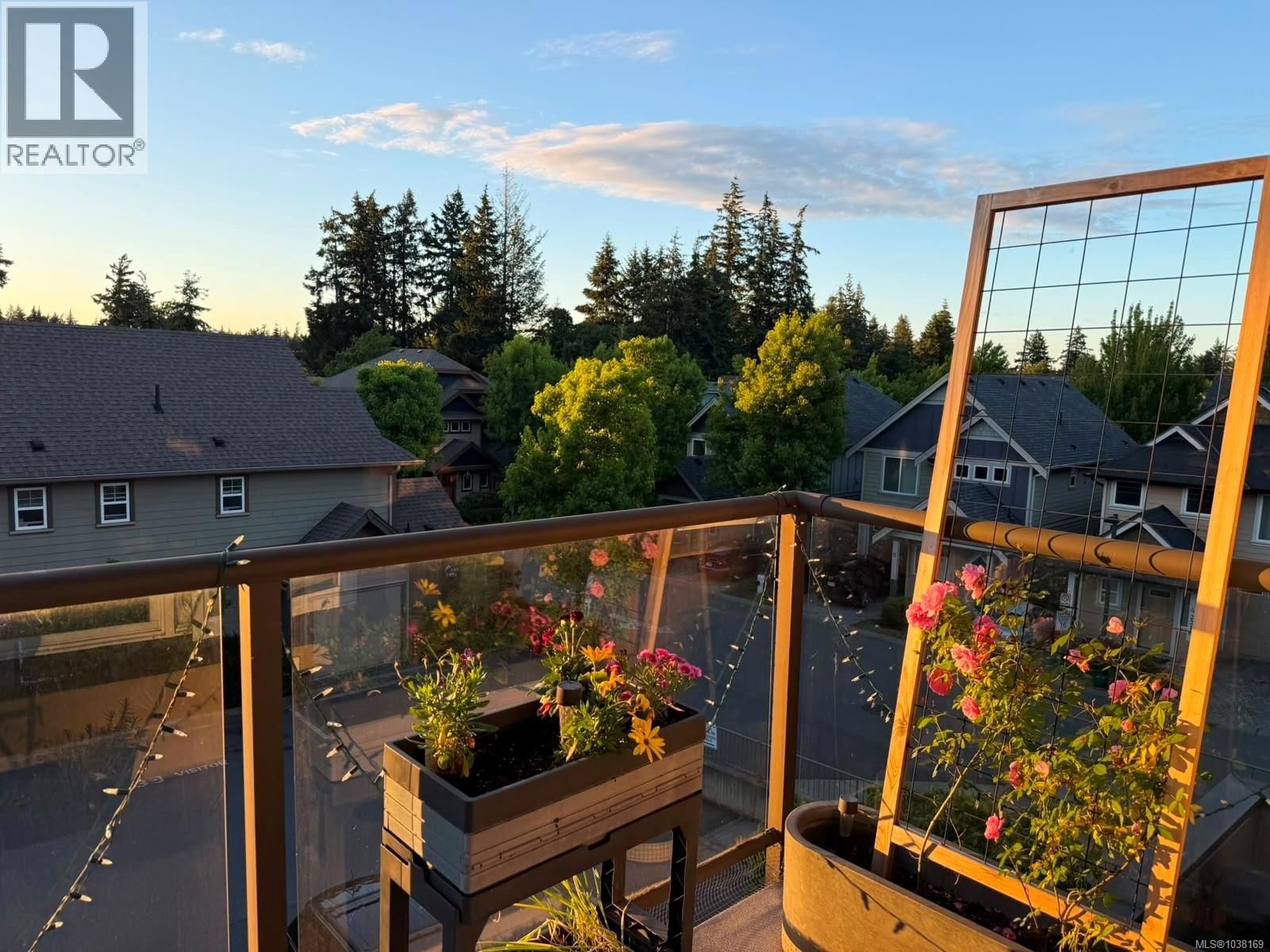304 2220 Sooke Road property photo