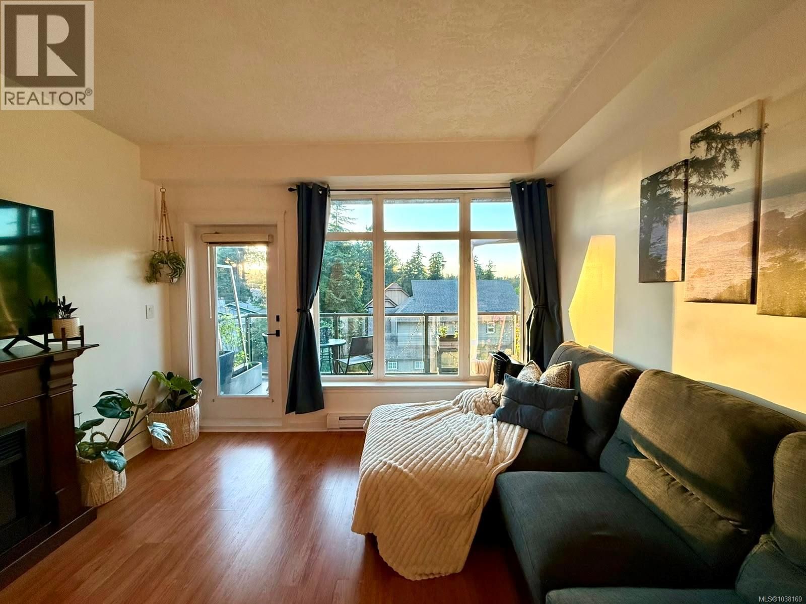 304 2220 Sooke Road property photo