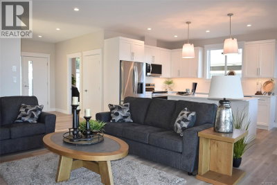 457 Arizona Drive | Campbell River British Columbia | Slide Image Two