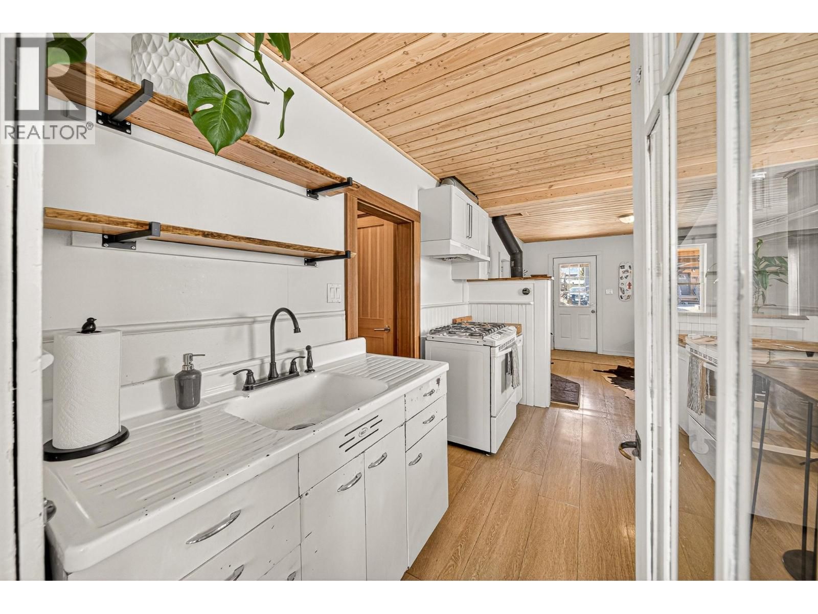146 14th Street property photo