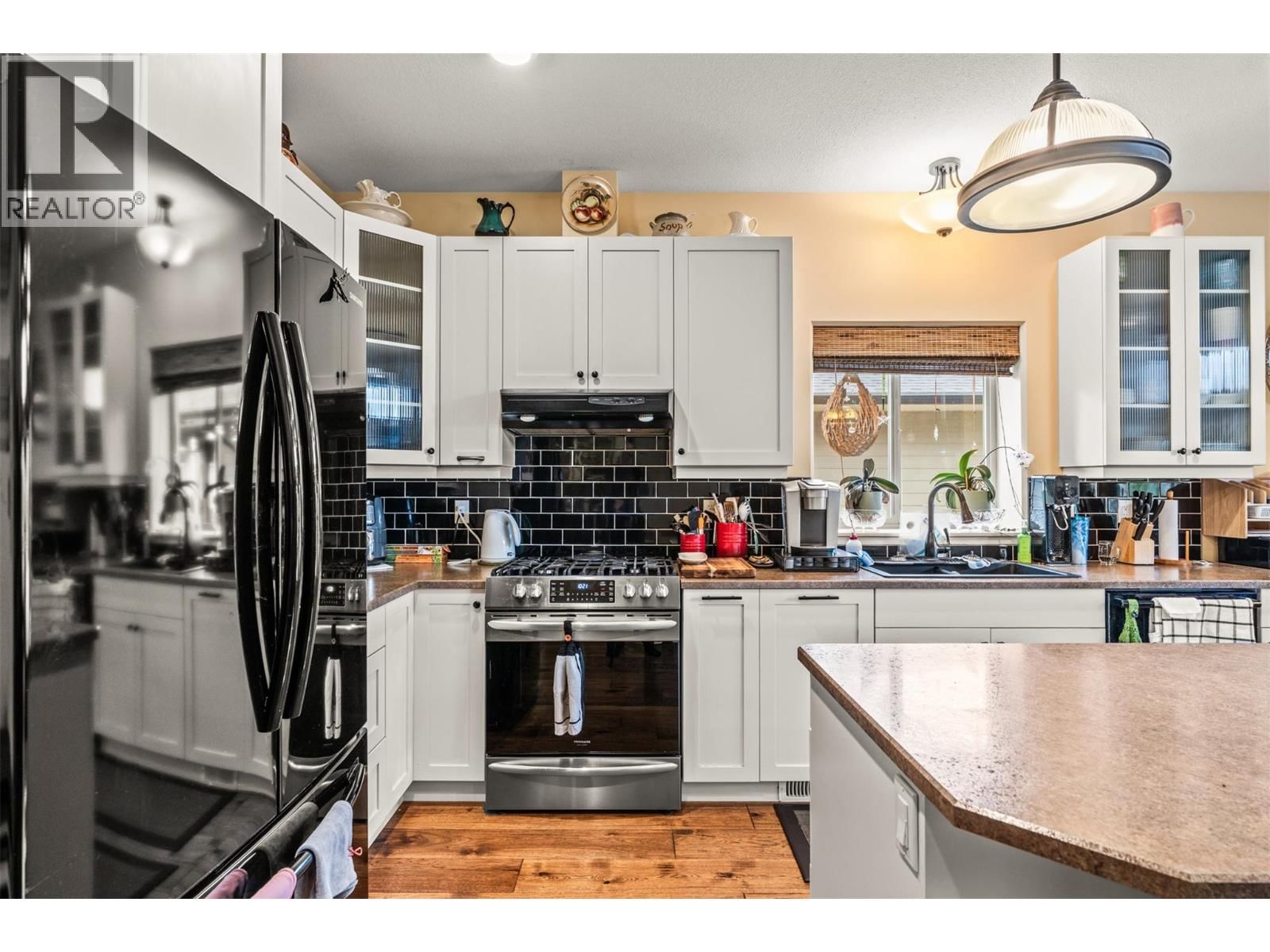 32 - 2444 YORK AVENUE Image 11