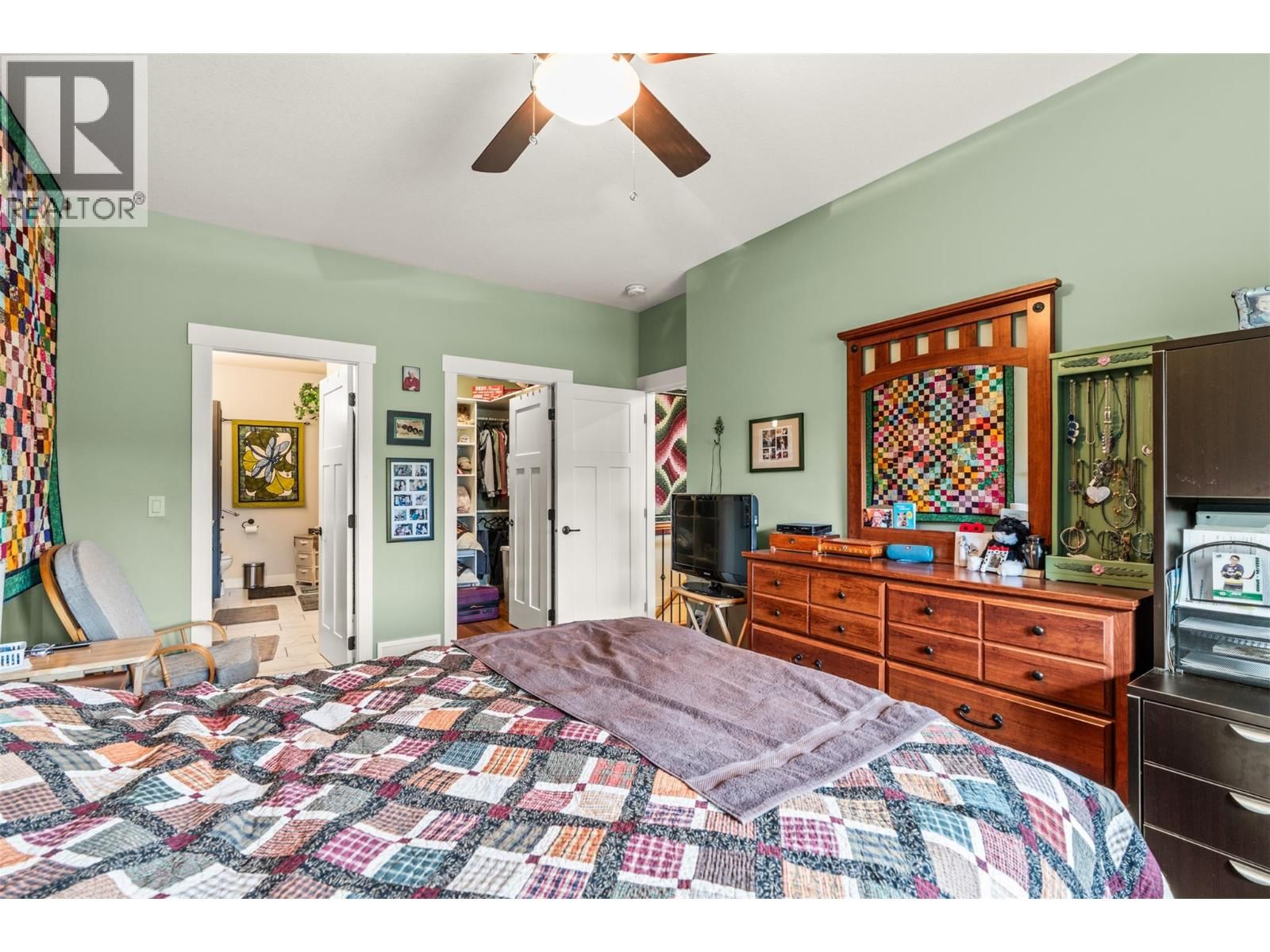 32 - 2444 YORK AVENUE Image 22