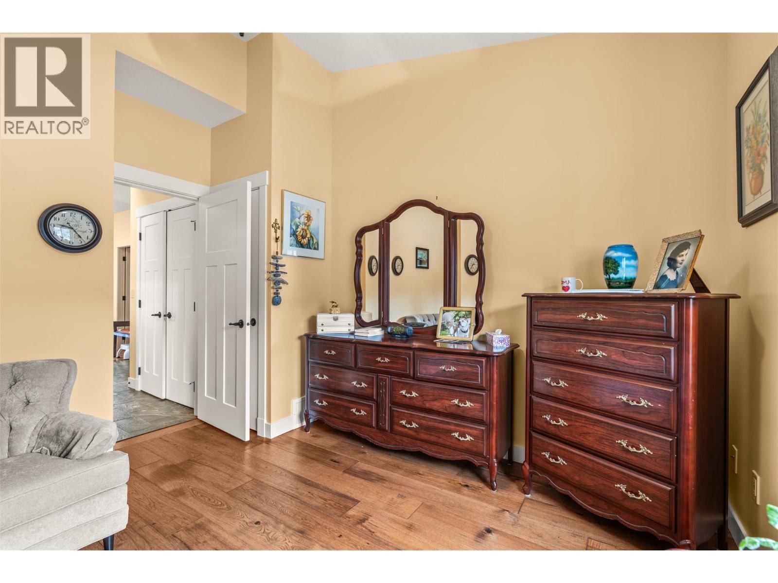 32 - 2444 YORK AVENUE Image 31