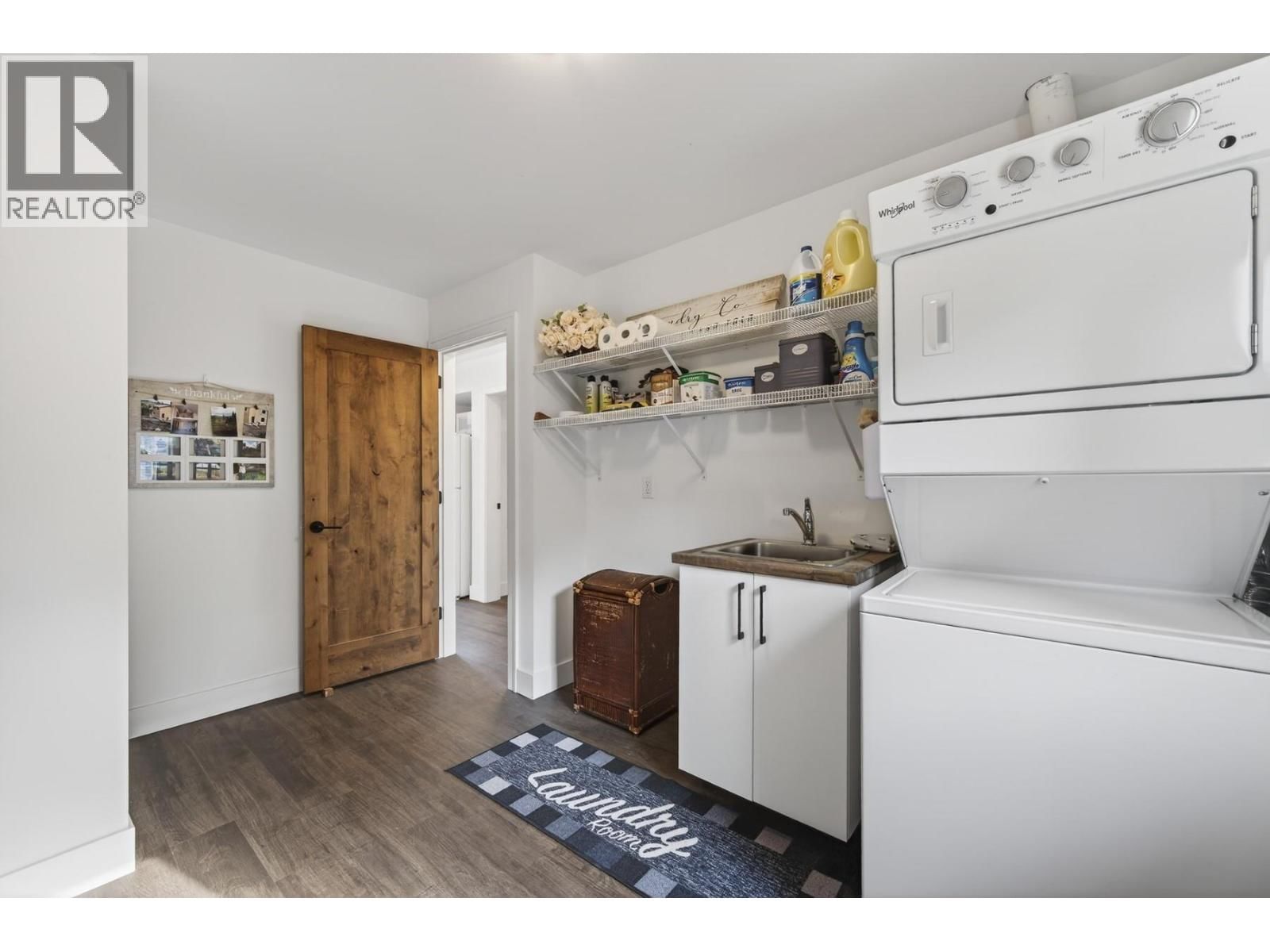 1511 COVERT PLACE Image 25