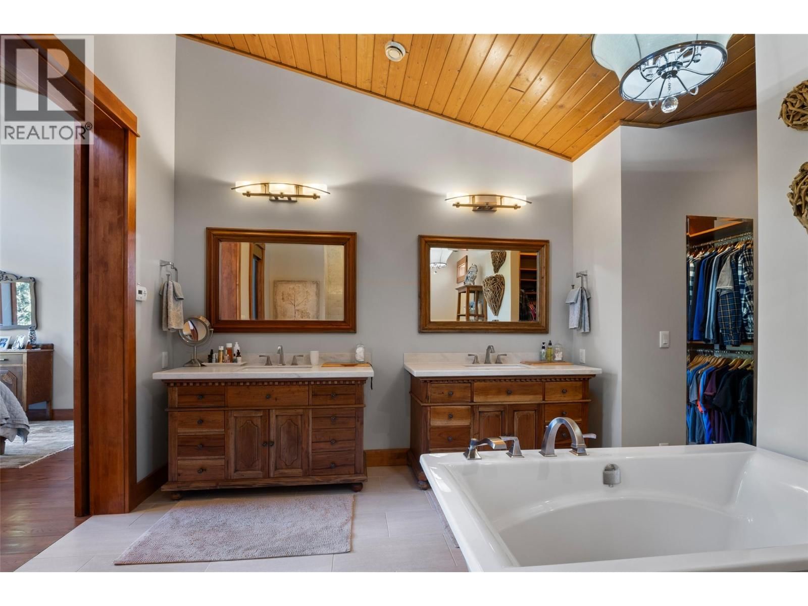 2436 FAIRWAYS DRIVE Image 30