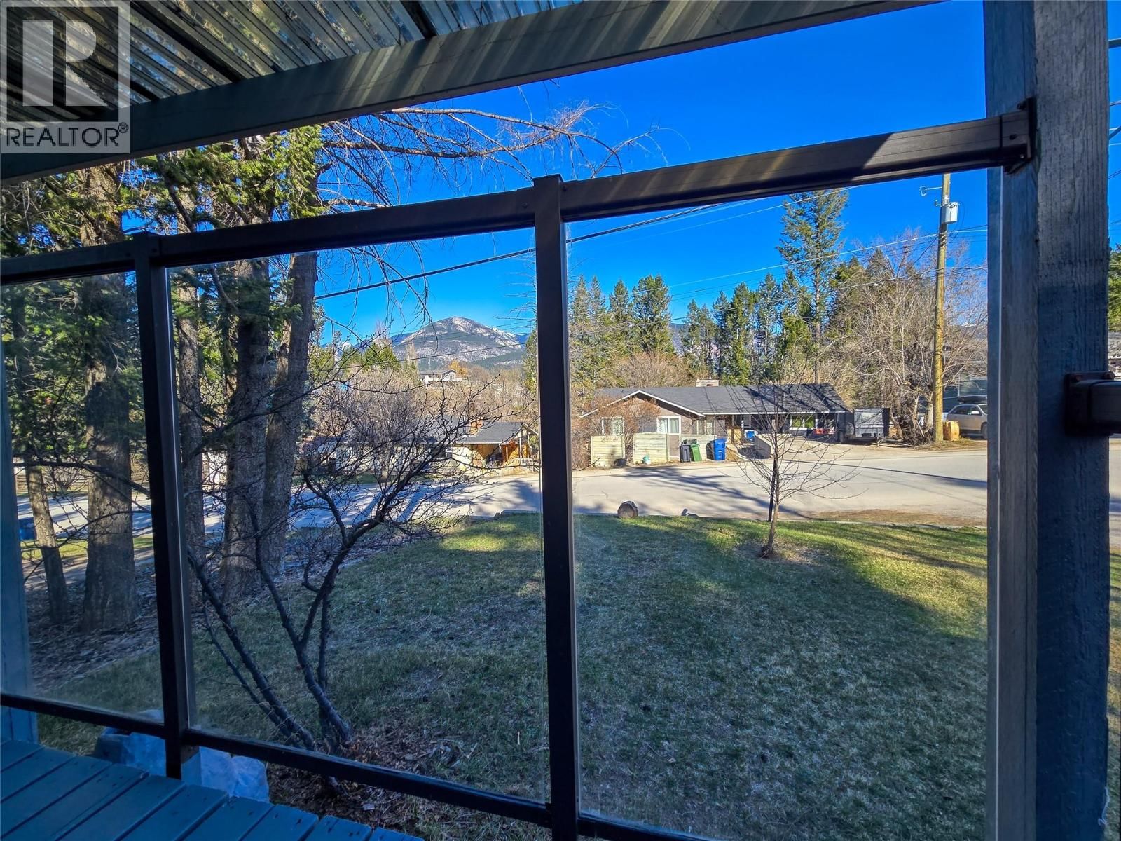 1502 10TH AVENUE Image 9