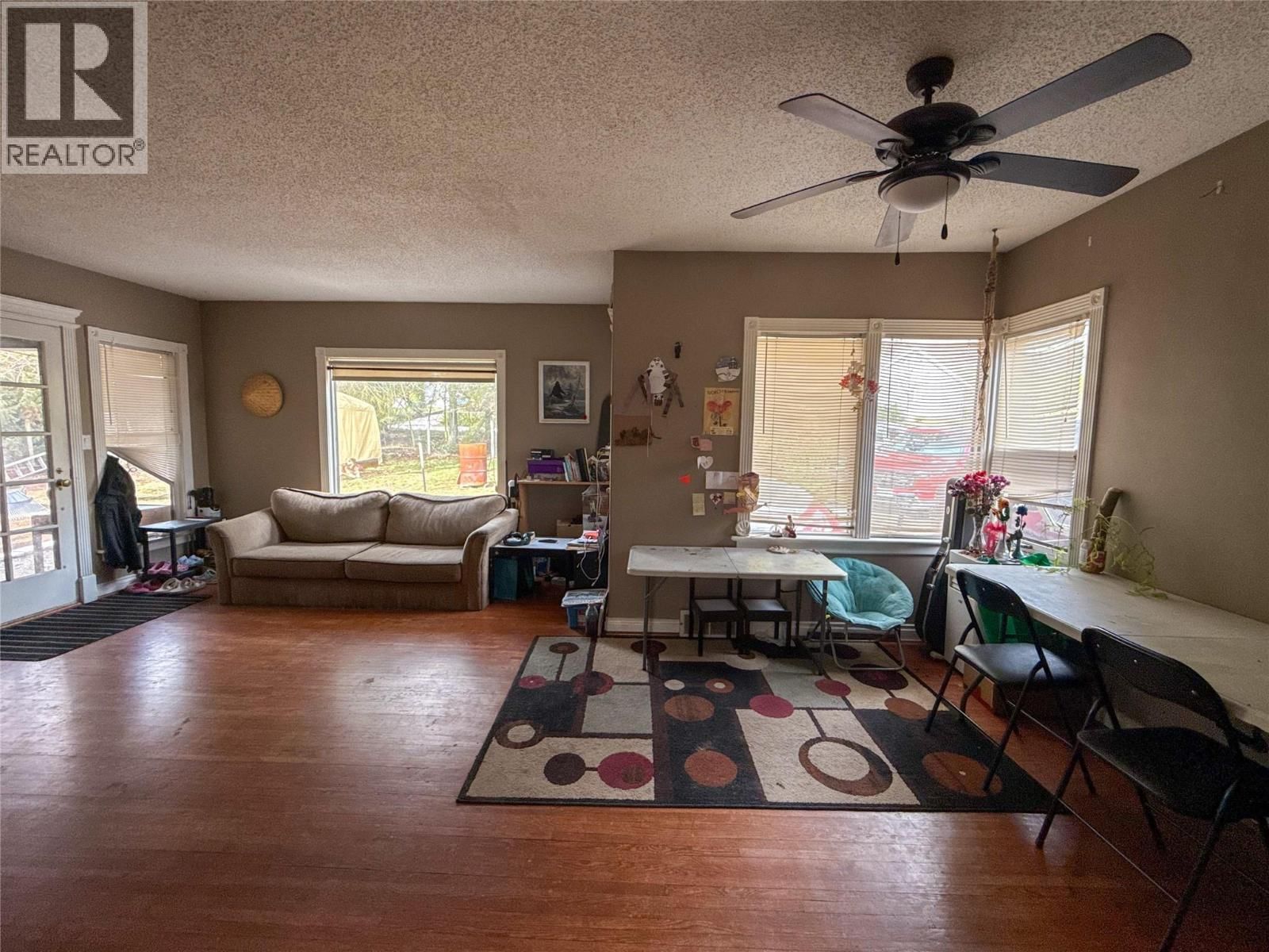 2533 COLUMBIA AVENUE Image 25