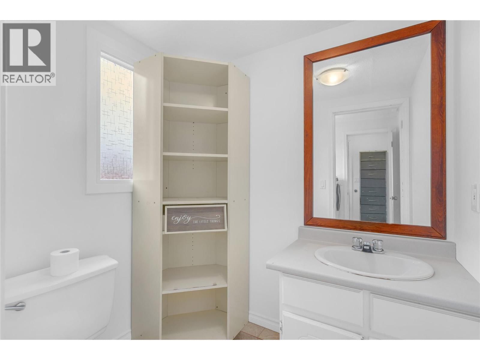 693 PARET PLACE Image 34