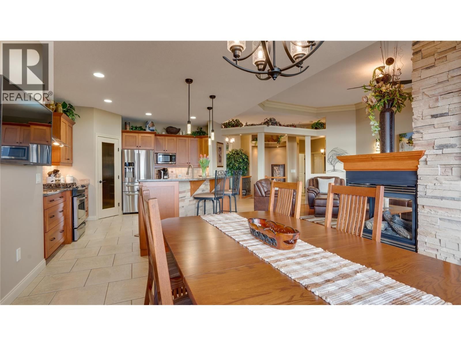 1008 FOOTHILLS COURT Image 19