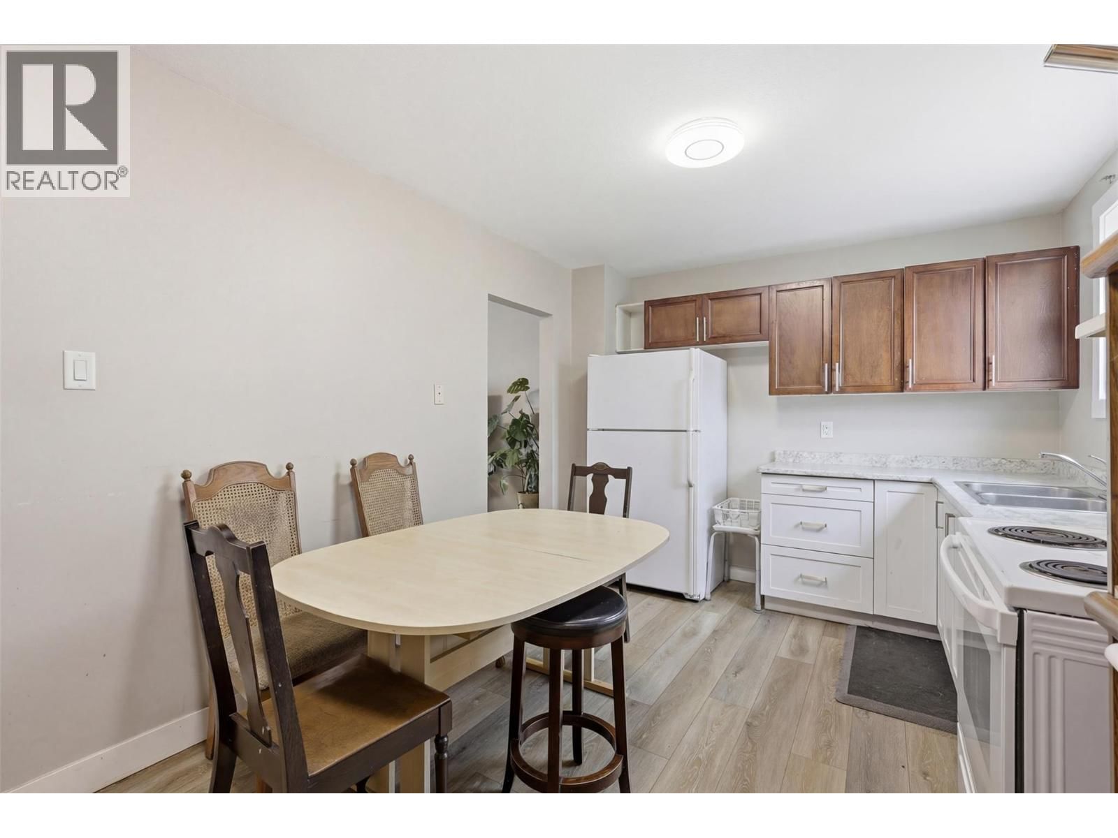 1331 SELKIRK AVENUE Image 14