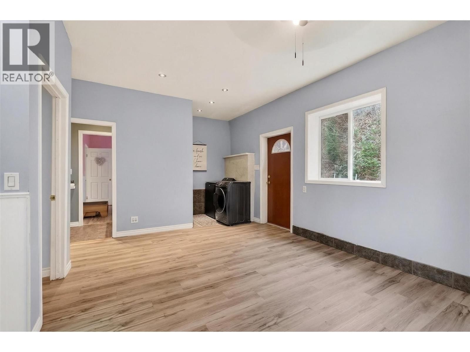 9048 HUMMING BIRD DRIVE Image 46