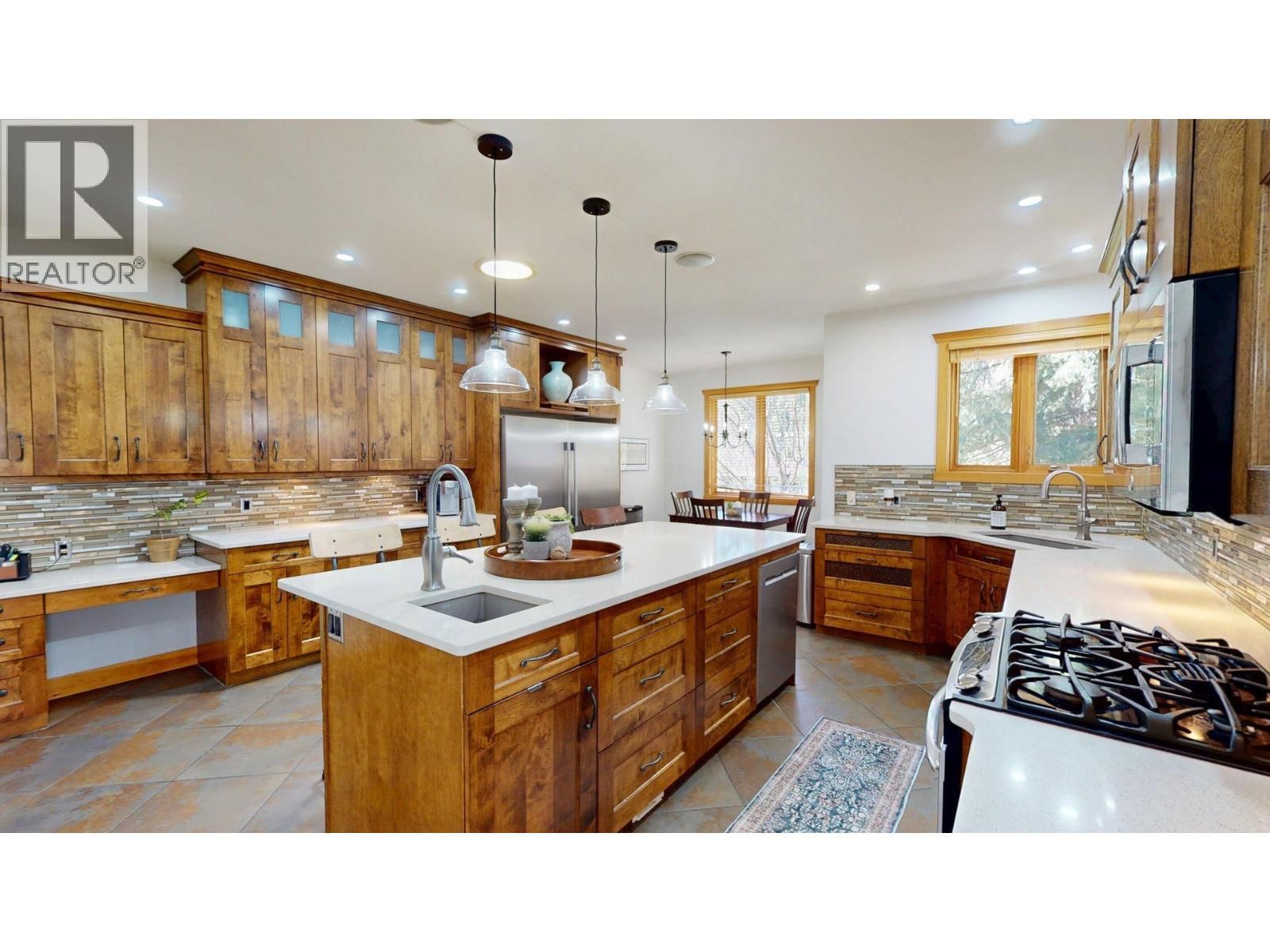 2455 COLIN CRESCENT Image 15